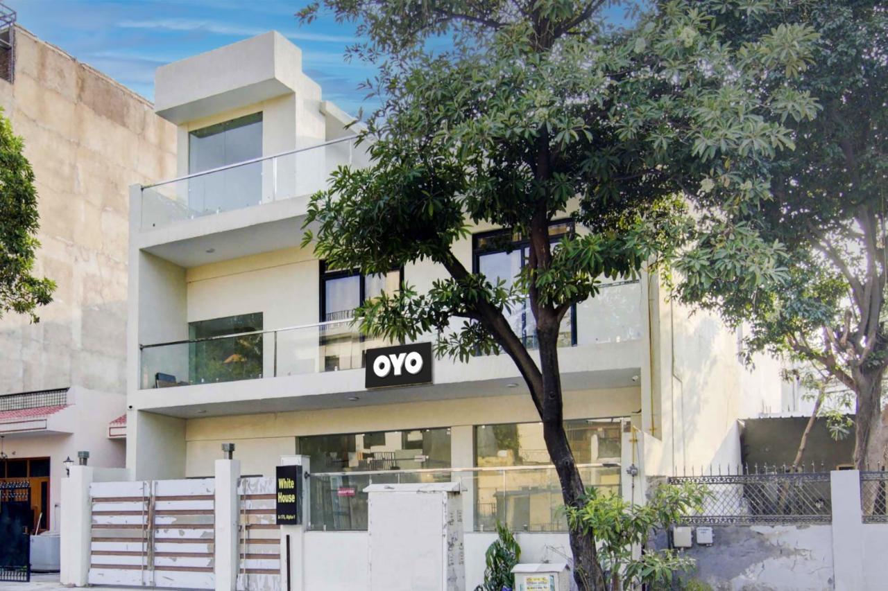 Oyo White House Ξενοδοχείο Νόιντα Εξωτερικό φωτογραφία